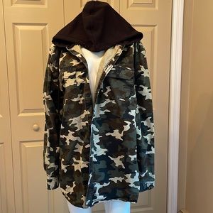 Mens lightweight hooded camo jacket